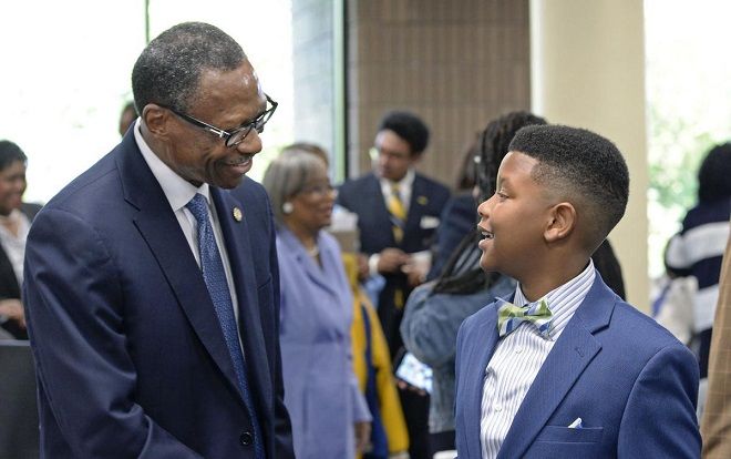 Kỳ tích: Thần đồng 11 tuổi nhận học bổng toàn phần của đại học hàng đầu nước Mỹ