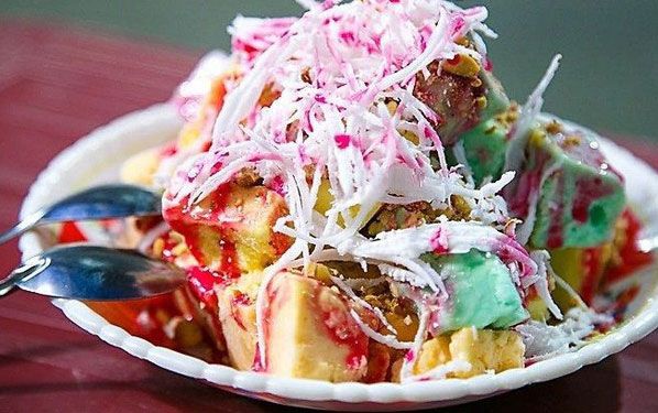 Ai mà nghĩ tuổi thơ của nhiều người Hà Nội và Sài Gòn đều từng cùng nhau mê mẩn những món ăn vặt này