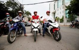 'Hiệp sĩ đường phố' Việt Nam trên báo nước ngoài: Khi đam mê đã 'ăn vào máu'