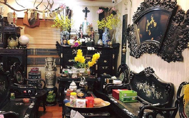 Ngỡ ngàng ngôi nhà với vô số đồ cổ tiền tỷ tại Hà Đông, Hà Nội