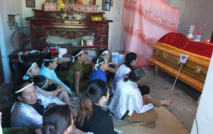 Người chồng mất vợ và 2 con sau khi bị xe tải cuốn: 'Tôi không ngừng trách bản thân'