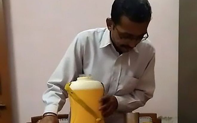 Nhổ nước bọt vào đồ uống của sếp, nam nhân viên bị đuổi việc
