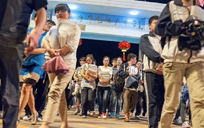 Bên trong 'công xưởng thi đại học' lớn nhất Trung Quốc