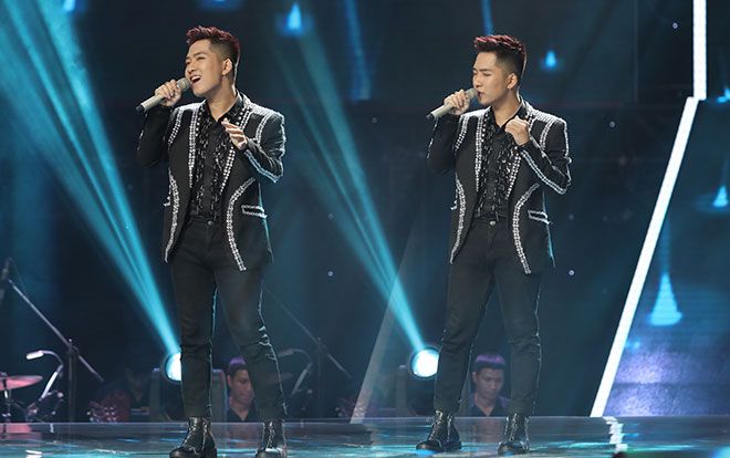 Chàng trai lấp lánh nhất tập 3 'The Voice' gây chú ý vì chiếc áo đính 1000 viên đá