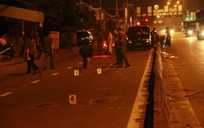 Đang chạy xe, một thanh niên bất ngờ bị đạn bắn xuyên đầu tử vong