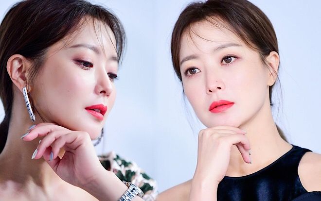 Dispatch tung loạt ảnh mỹ miều của Kim Hee Sun ở tuổi 41, cư dân mạng Hàn nói gì?