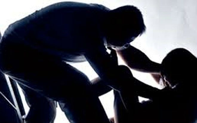 'Yêu râu xanh' dụ dỗ bé gái 7 tuổi đi xem bẫy sóc rồi cưỡng hiếp