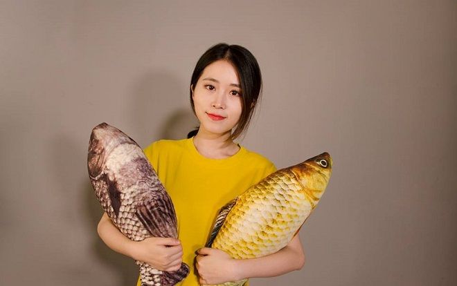 Được truyền cảm hứng khi xem Doraemon, thánh ăn công sở làm hẳn mỳ lạnh trượt ống trúc giữa công ty