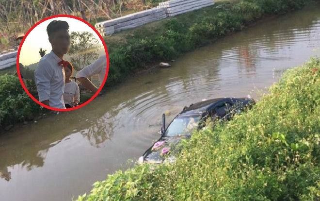 Xe đón dâu bất ngờ lao xuống dòng kênh, chú rể lên bờ mặt buồn thiu dù tay vẫn cầm hoa cưới