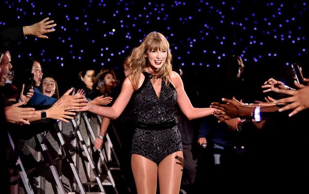 Lùm xùm 'Reputation Tour': Người hâm mộ giận dữ, đòi hoàn trả tiền vé vì bỗng dưng… bị đổi chỗ ngồi!