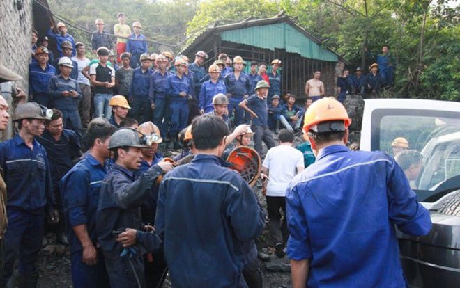 Bể nước 600m3 bất ngờ bị vỡ đè chết 2 người nấu ăn