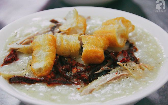 Khám phá món cháo đậu xanh bò khô có 1-0-2 gần 10 năm tuổi trong ngõ Bạch Mai