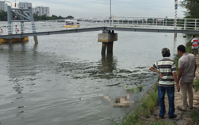 Phát hiện thi thể người đàn ông đang trong giai đoạn phân hủy nổi trên sông