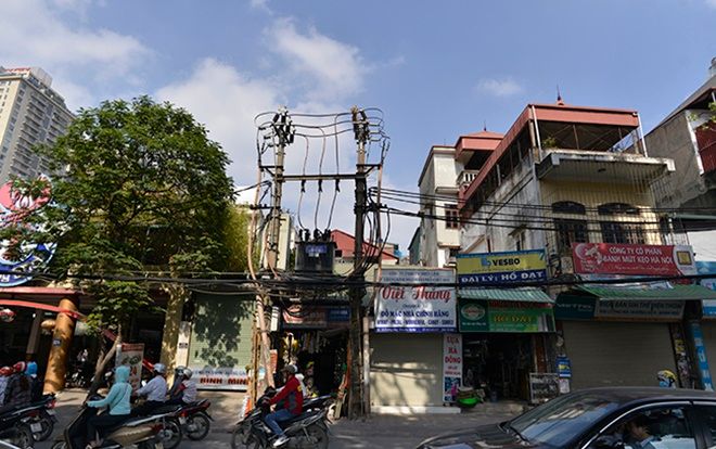 Ảnh: Mưu sinh cạnh những trạm biến áp 'tử thần' ở Hà Nội