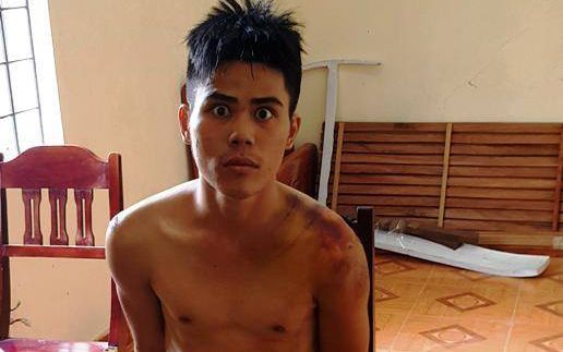 Nghịch tử vung dao đâm chết mẹ vì bị cản phá bàn thờ tổ tiên