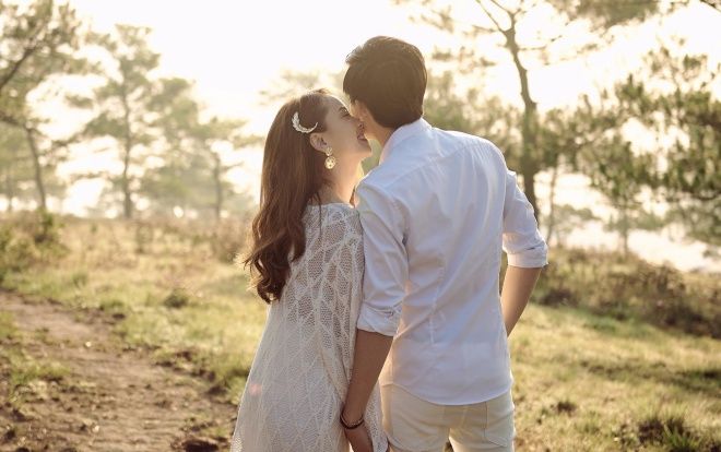Cú lừa ngoạn mục: Yến Trang chụp hình đẹp như ảnh cưới, tung cả thiệp mừng nhưng sự thật là?