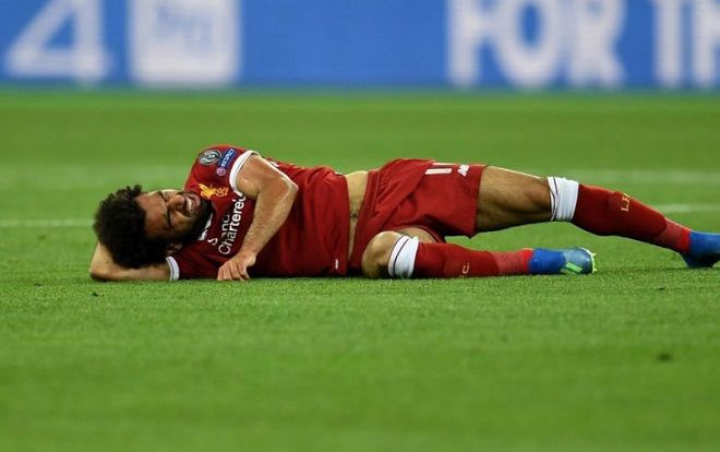 Fan cuồng vô tình 'vạch trần' chấn thương của Salah khiến người dân Ai Cập lo lắng