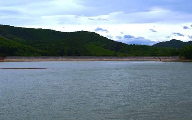 Ngã xuống đập trong lúc chụp ảnh, một học sinh bị đuối nước