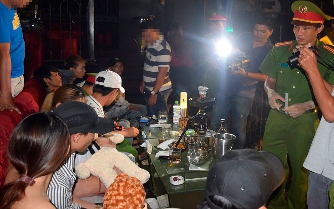 Phát hiện 50 thanh niên và nhân viên quán bar dương tính với chất ma túy