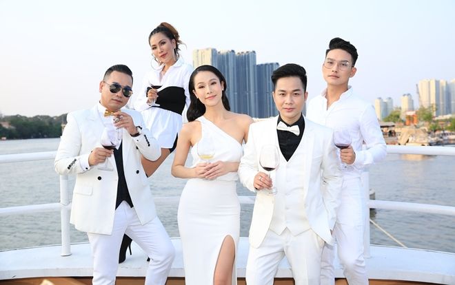 Quách Tuấn Du gom góp 30 ca khúc, liều lĩnh làm nên MV dài nhất Vpop