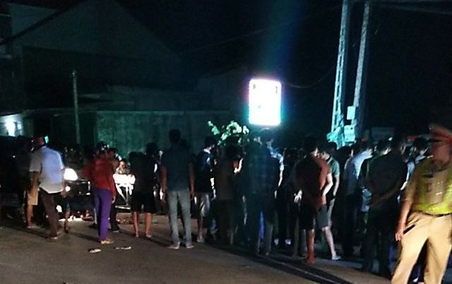 Va chạm với ô tô biển xanh, một thanh niên chết thảm