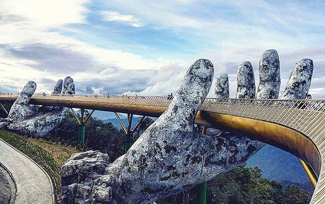 Xuất hiện cây cầu với đôi bàn tay khổng lồ siêu ấn tượng ở Đà Nẵng!
