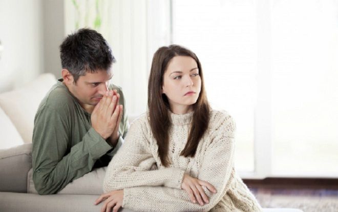 Chê bạn gái nhợt nhạt vì không dùng son dù trước đó bắt để mặt mộc, nam sinh nhận đủ gạch đá để xây biệt thự