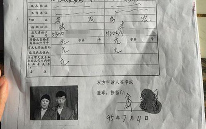 Người phụ nữ sốc khi biết chồng biến mình thành 'ma sống' sau nhiều năm xa nhà