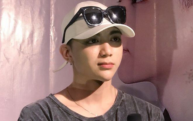 Clip: Soobin Hoàng Sơn vừa ăn vừa 'thao thao bất tuyệt' khoe chuyện… lên ký