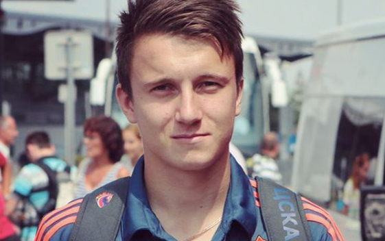 Fan nữ phát hờn vì vẻ đẹp trai của tiền vệ người Nga ấn định chiến thắng 5-0 cho ngày mở màn World Cup