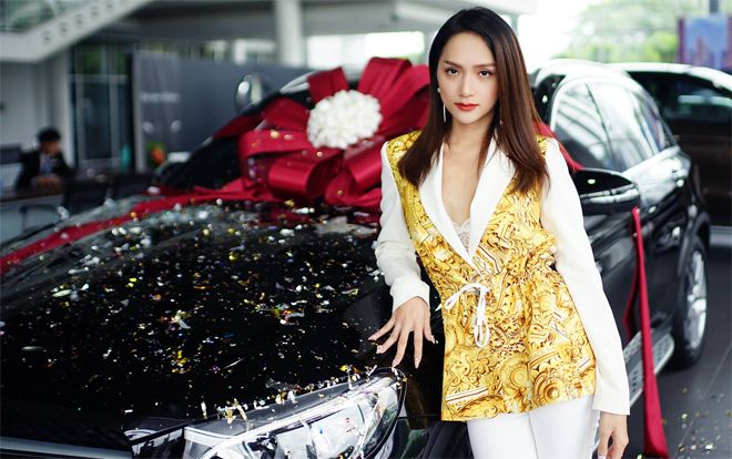 Sau 3 tháng đăng quang tại Miss International Queen, Hương Giang tiếp tục 'tậu' xế hộp tiền tỷ