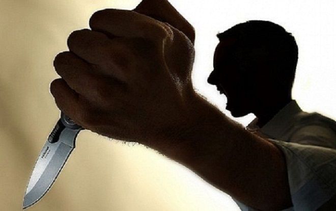 Người đàn ông bị đối tượng ngáo đá cầm dao chém hai nhát rồi khống chế lúc nửa đêm