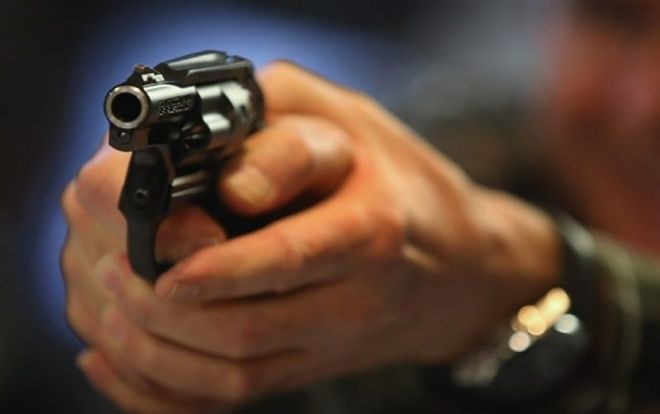 Bị ép bỏ vợ, người đàn ông quẫn trí bắn chết vợ và bố rồi tự tử