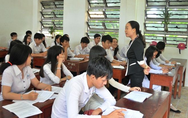 Đề thi THPT quốc gia ra đảo Phú Quốc… bằng tàu cao tốc