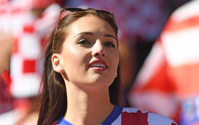 ‘Quên lối về’ vì nhan sắc CĐV nữ Croatia