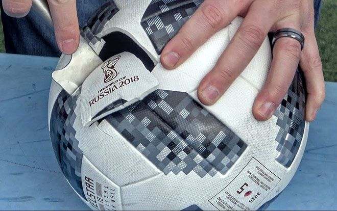 Có gì bên trong trái bóng chính thức Telstar 18 của World Cup 2018?
