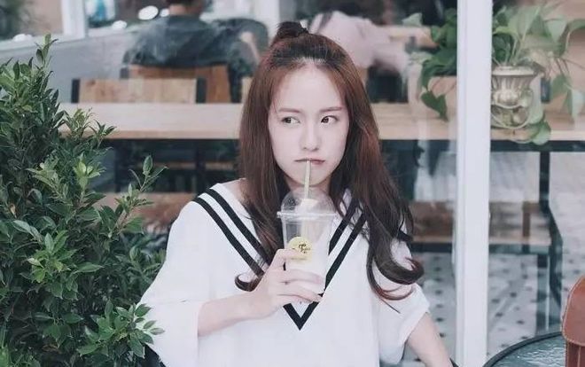 Răng ố vàng vì mê trà sữa, nghiền cà phê, đừng lo vì có ngay 5 cách này!