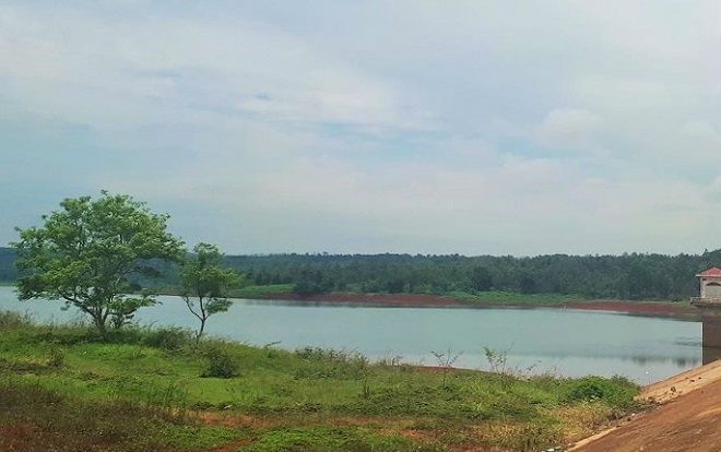 Rủ nhau đi trú mưa, nam thanh niên tử vong dưới hồ thủy lợi