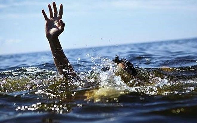 Rủ nhau đi tắm sau buổi liên hoan lớp, nam sinh đuối nước thương tâm