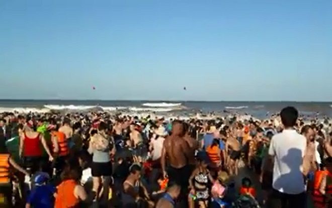 Đến Sầm Sơn ngày không nghỉ lễ hay cuối tuần, cô gái ngỡ được tắm biển thỏa thuê ai ngờ đây mới là kết cục