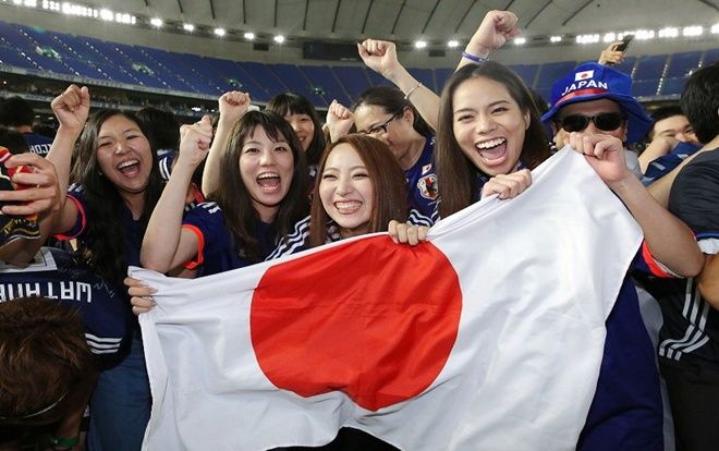 CĐV Nhật đi từ nghẹt thở tới vỡ òa cảm xúc trong cơn địa chấn tại World Cup