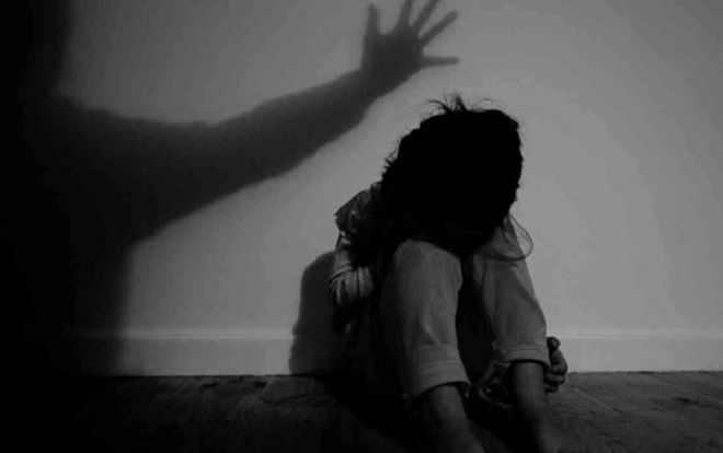 Trong vòng 2 tuần người đàn ông làm chuyện 'người lớn' với bé gái 15 tuổi nhiều lần