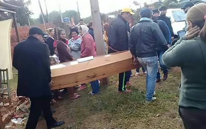 Đang tổ chức đám tang cho con trai thì 'người chết' trở về