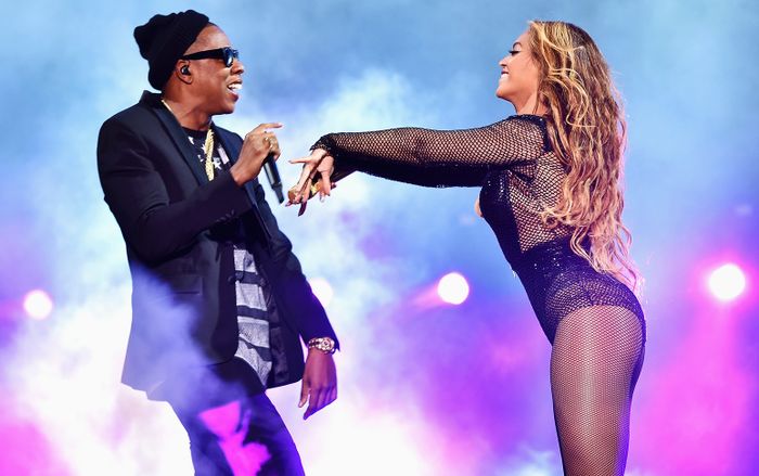 'On The Run II Tour”: Kẻ tán tụng tận mây xanh - Người chê nhàm chán và lặp lại ý tưởng