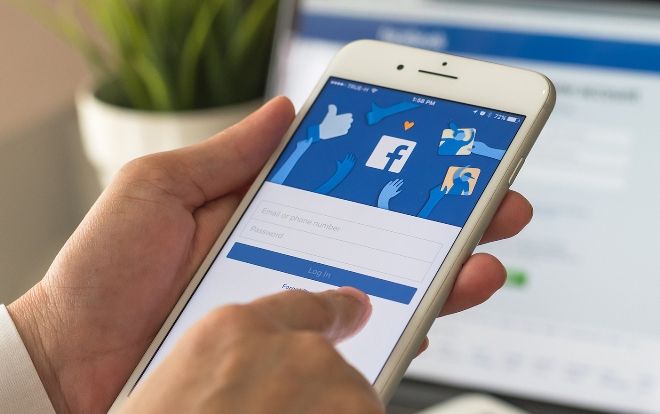 Người dùng Facebook sẽ phải trả tiền hàng tháng nếu muốn tham gia vào các group