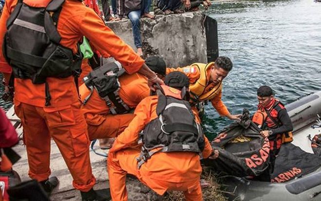 Thảm kịch lật tàu ở Indonesia: Lái tàu bị bắt, 193 người mất tích
