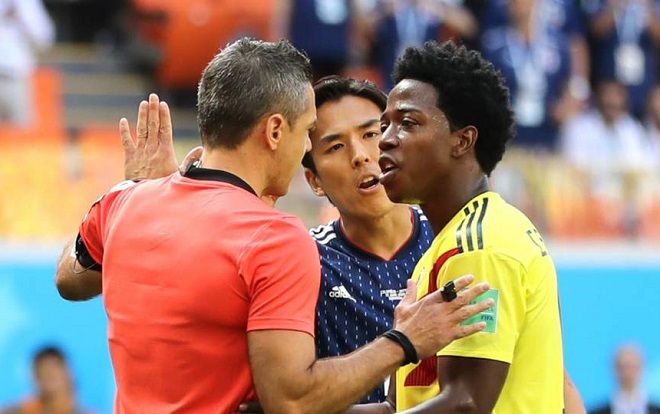 Mắc sai lầm trong trận thua Nhật Bản, cầu thủ Colombia bị dọa giết