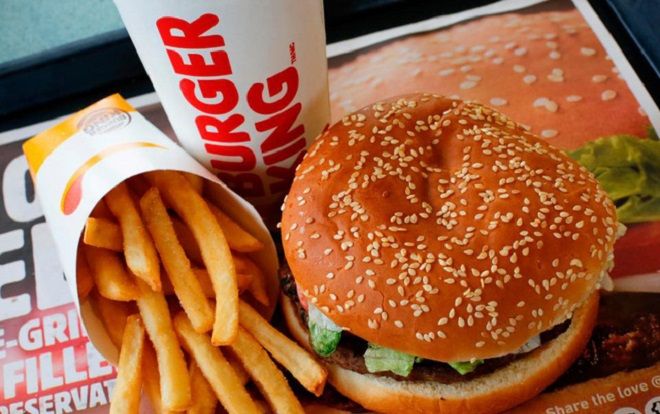 Sốc: Treo thưởng tiền tỉ cho cô gái mang bầu với cầu thủ World Cup