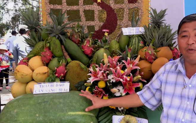 Những loại trái cây khủng trong lễ hội ở Cần Thơ