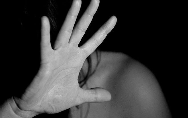 Cứu con nhỏ bị đe dọa, mẹ chấp nhận để 'yêu râu xanh' hiếp dâm
